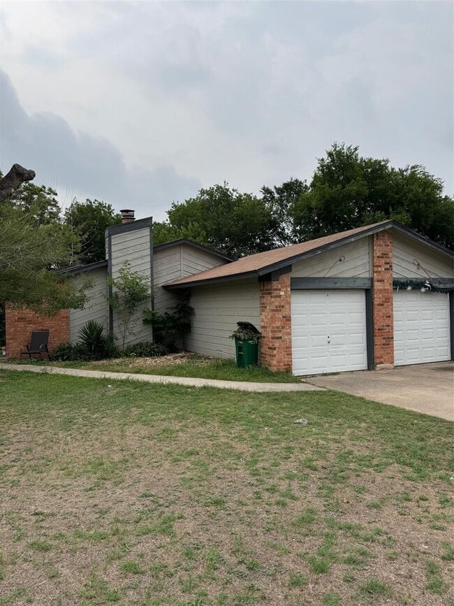 Building Photo - 10805 Lanshire Dr