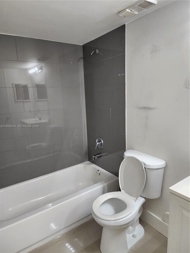 Foto del edificio - 4321 W McNab Rd