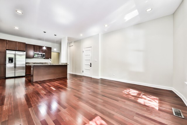 Building Photo - W DAKIN ST.