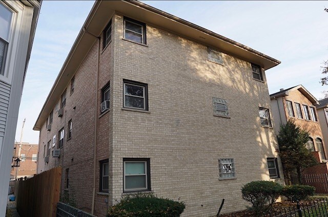 Primary Photo - 4111 N Mozart St