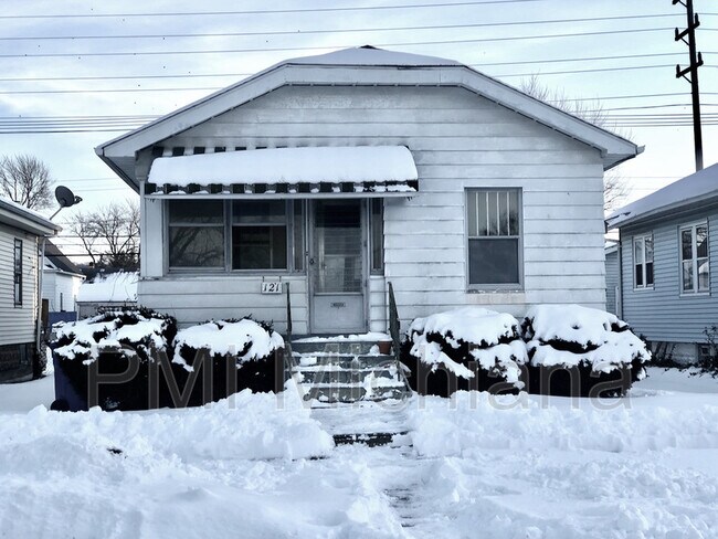 Building Photo - 121 W 12th St