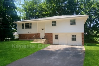 Building Photo - 30 Cedar Ave