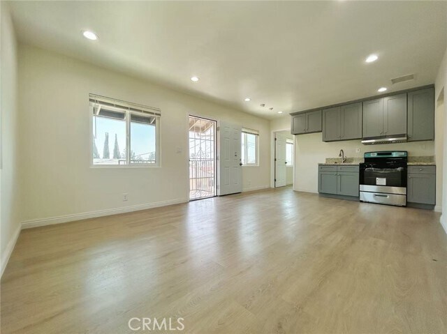 Foto del edificio - 420 E Broadway