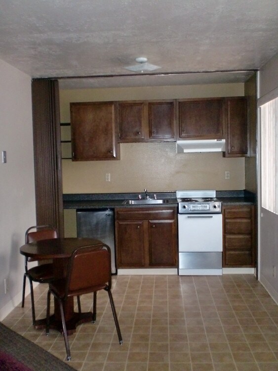 Foto del edificio - 1031 W Broadway St