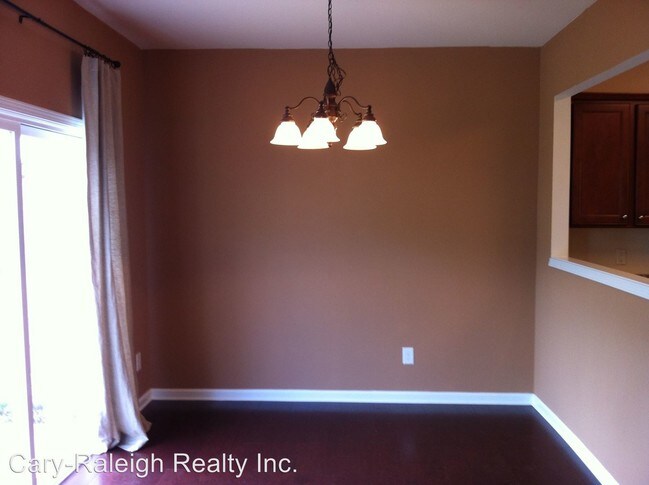 Building Photo - 405 Dyersville Dr