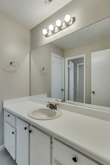 Building Photo - 710 Osprey Dr