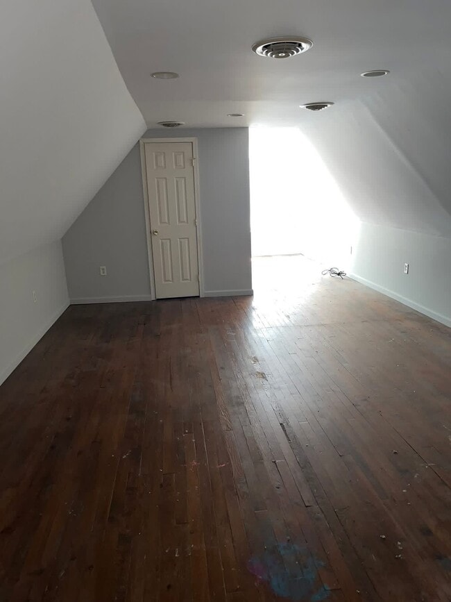 Building Photo - 508 Taylor Ave