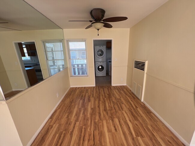 Foto del edificio - 1721 N Glenoaks Blvd