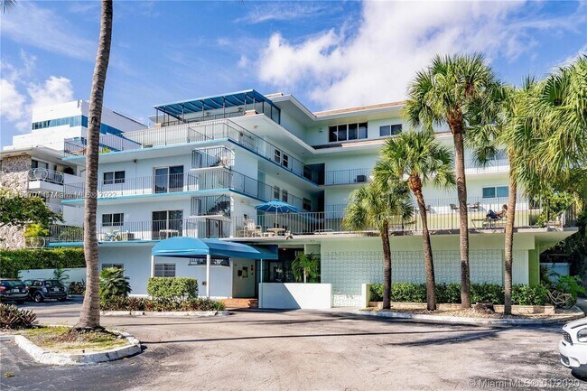 Building Photo - 2539 S Bayshore Dr