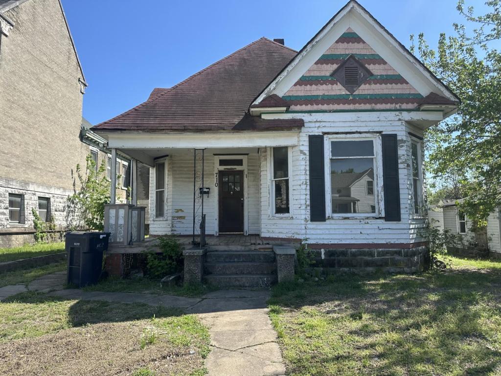 Primary Photo - 710 W 2nd St