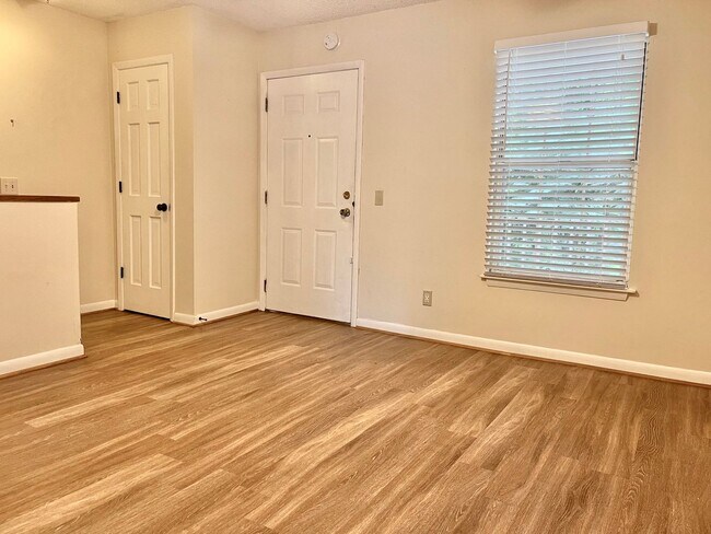 Foto del edificio - Lakewood Commons B202