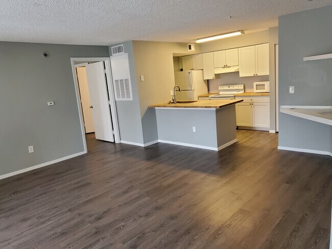 Building Photo - 4105 Tropical Isle Blvd