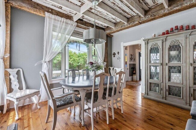 Foto del edificio - 123 1/2 Stone Street Unit