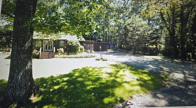 Foto del edificio - 18 Lakeview Dr