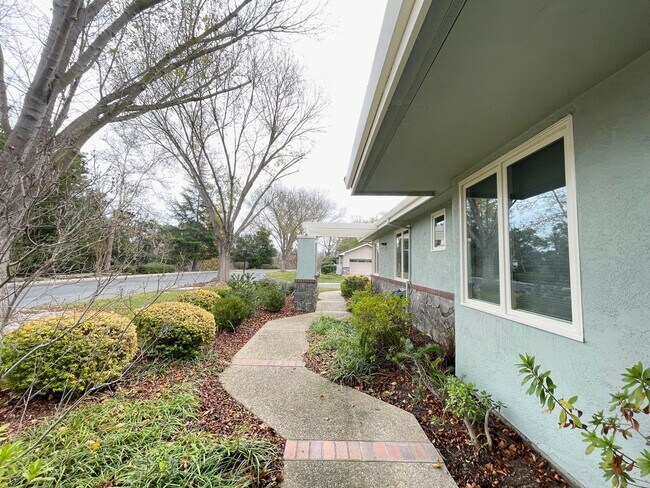 Foto del edificio - Beautiful and Spacious 3 Bedroom Home