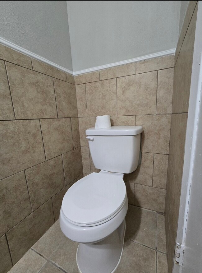 Foto del edificio - 7455 Calder Ave