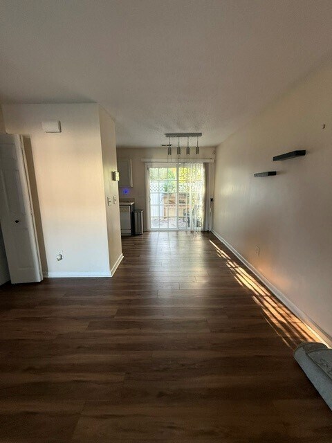 Foto del edificio - 225 Pawley Ave