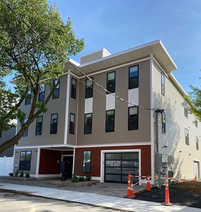Building Photo - 32 Norwood St