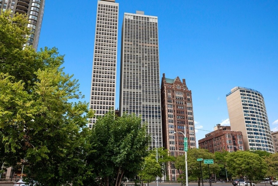 Primary Photo - 1110 N Lake Shore Dr