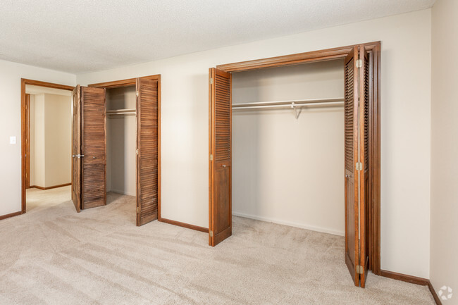 1BR, 1BA - B5/930 SF - Bedroom - The Heights Apartments