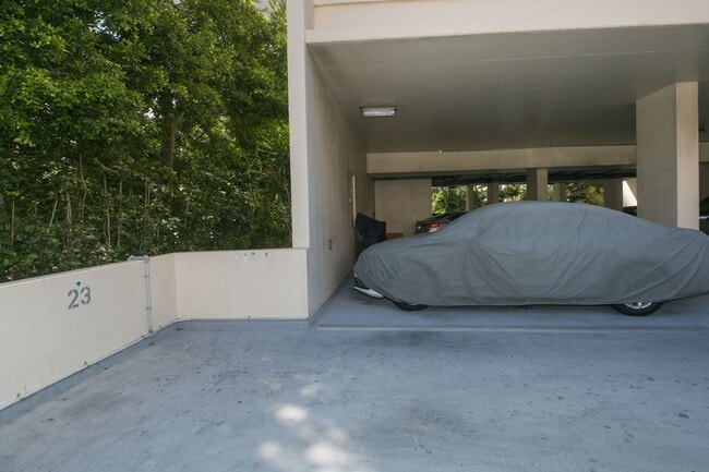 Building Photo - Seaside Towers fully furnished one bedroom...