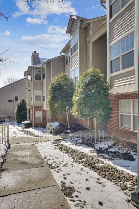 Building Photo - 1717 Ascot Way