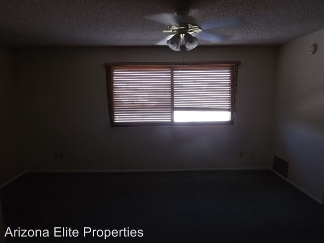 Foto del edificio - 1458 N La Rosa Dr