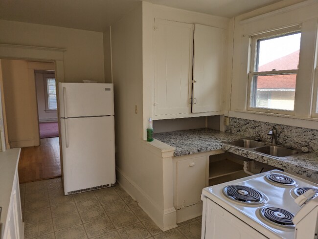 Building Photo - 418 N 59th St