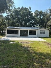 Building Photo - 102 Oak Dr