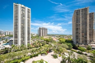 Building Photo - 19400 Turnberry Way