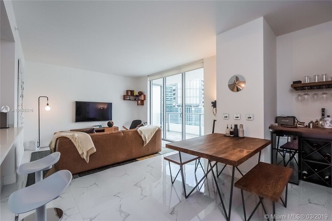 Building Photo - 1300 Brickell Bay Dr