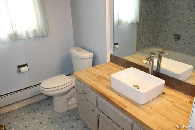 Building Photo - 26309 Seven Mile W