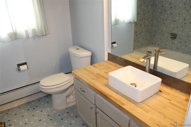 Foto del edificio - 26309 Seven Mile W