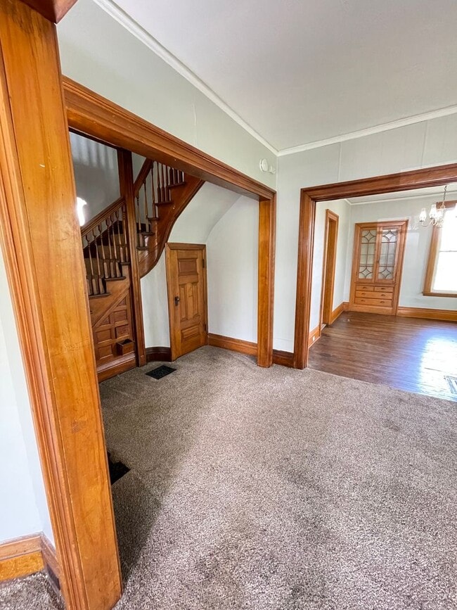 Building Photo - 207-209 E 7th St