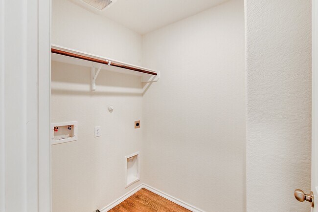 Building Photo - 14636 Wheeler Dr