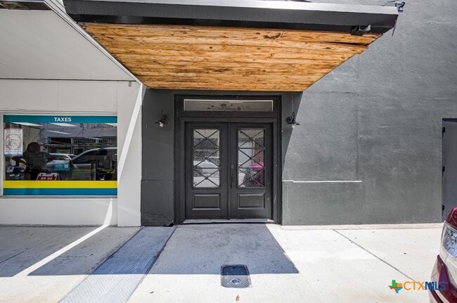 Foto del edificio - 123 W May St