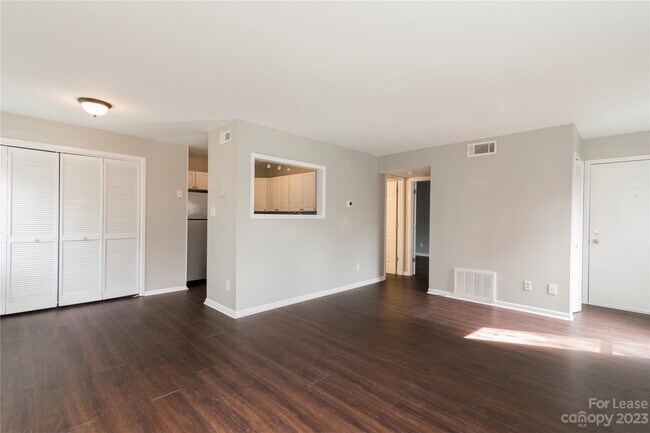 Foto del edificio - 6125 Heathstone Ln