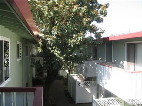 Primary Photo - 445 S E St