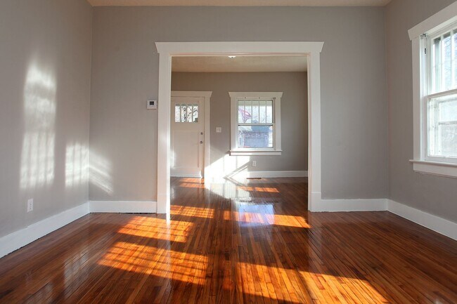 Building Photo - Beautiful 4 Bed/2 Bath Home - Close to MSU