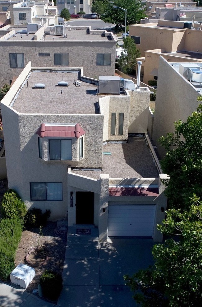 Building Photo - 10005 Lagrima De Oro Rd NE