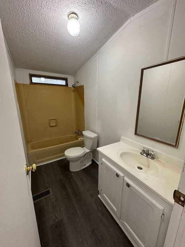 Foto del edificio - Private mobile home on large lot! 2 bed 2 ...