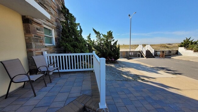 Building Photo - 109 S Vendome Ave