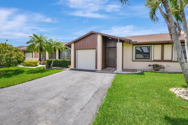 Building Photo - 15792 Philodendron Cir