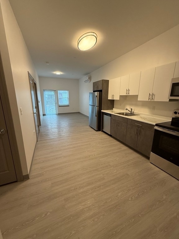 Building Photo - 626 Main St