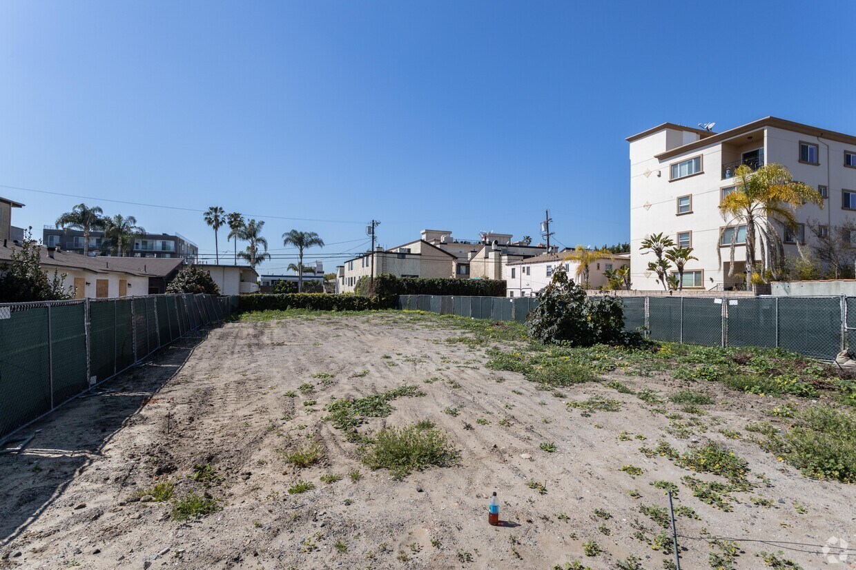 Building Photo - 1721 Colby Ave