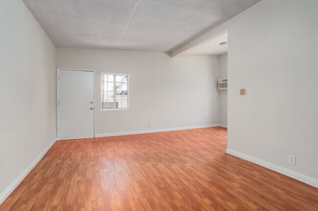 Foto del edificio - 5412 Willowcrest Ave