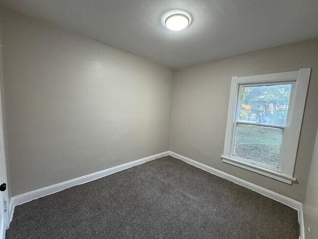 Foto del edificio - 2330 Upton Ave