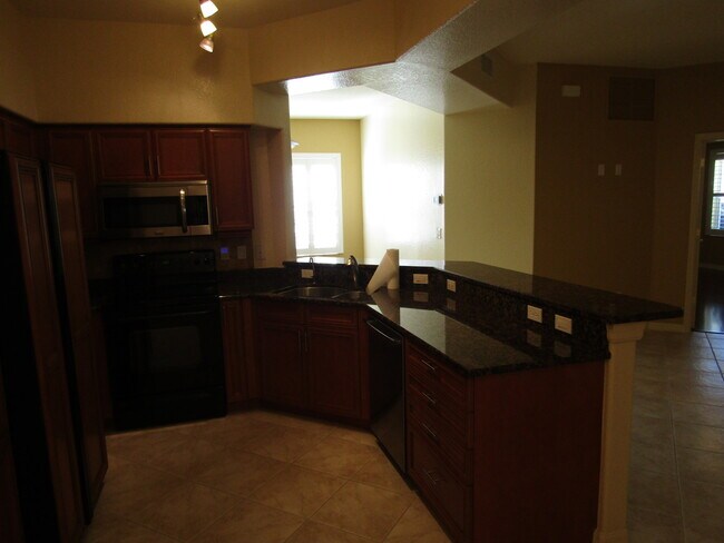 Building Photo - 600 Mirabella Cir