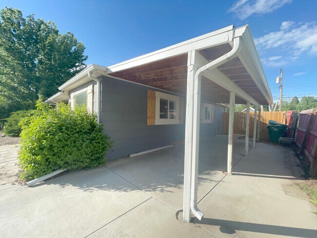 Building Photo - IMPROVED PRICE!!!!!!  Gorgeous 3 bedroom r...