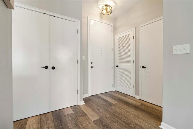 Foto del edificio - 898 Oak St SW